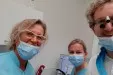 De implantoloog en twee vaste assistentes